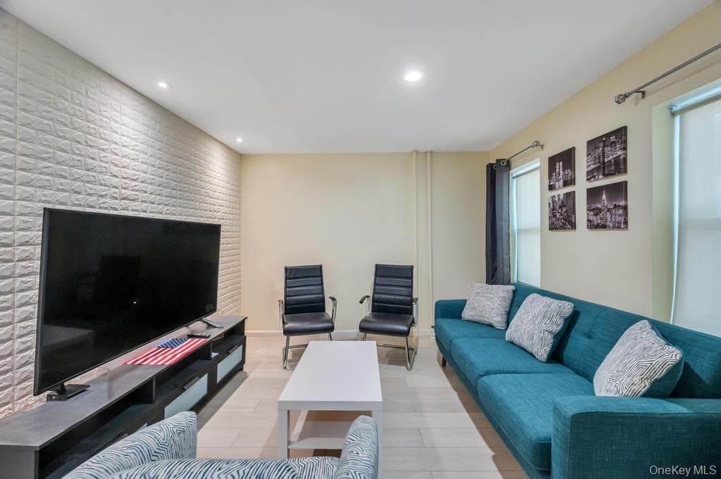 252 Woodbine Street thumbnail 23
