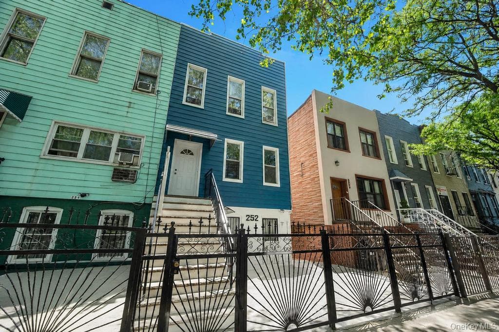 252 Woodbine Street thumbnail 2