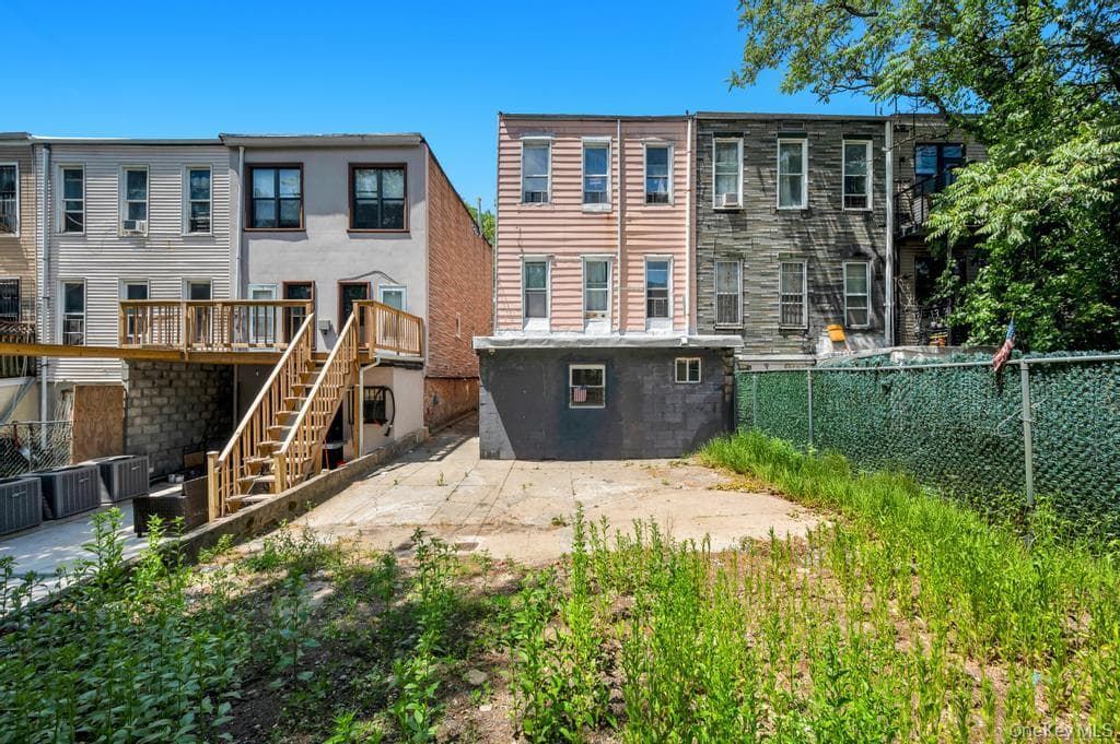 252 Woodbine Street thumbnail 4