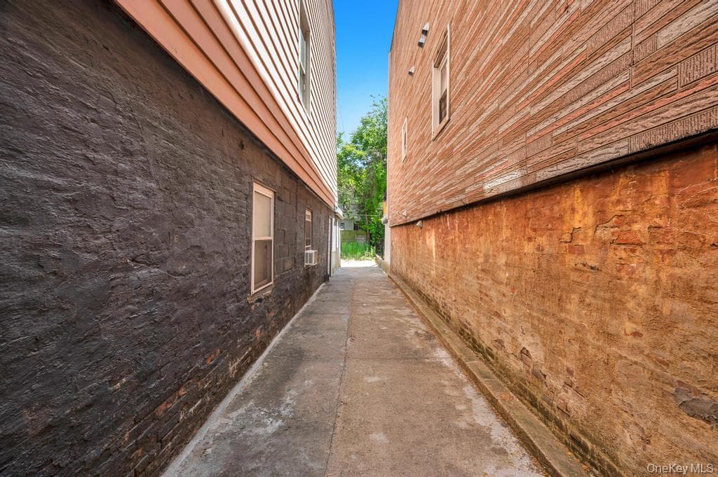 252 Woodbine Street thumbnail 6