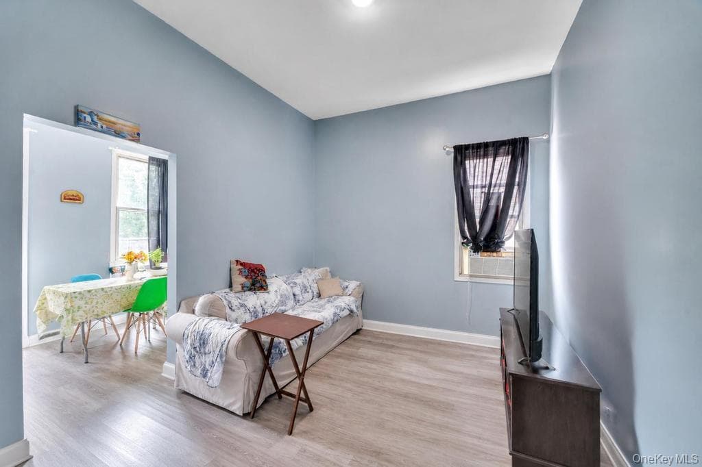 252 Woodbine Street thumbnail 8