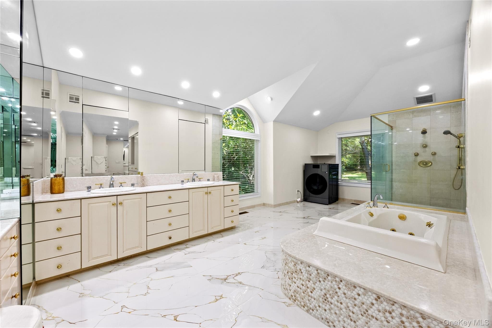 249 Glen Cove Road thumbnail 19