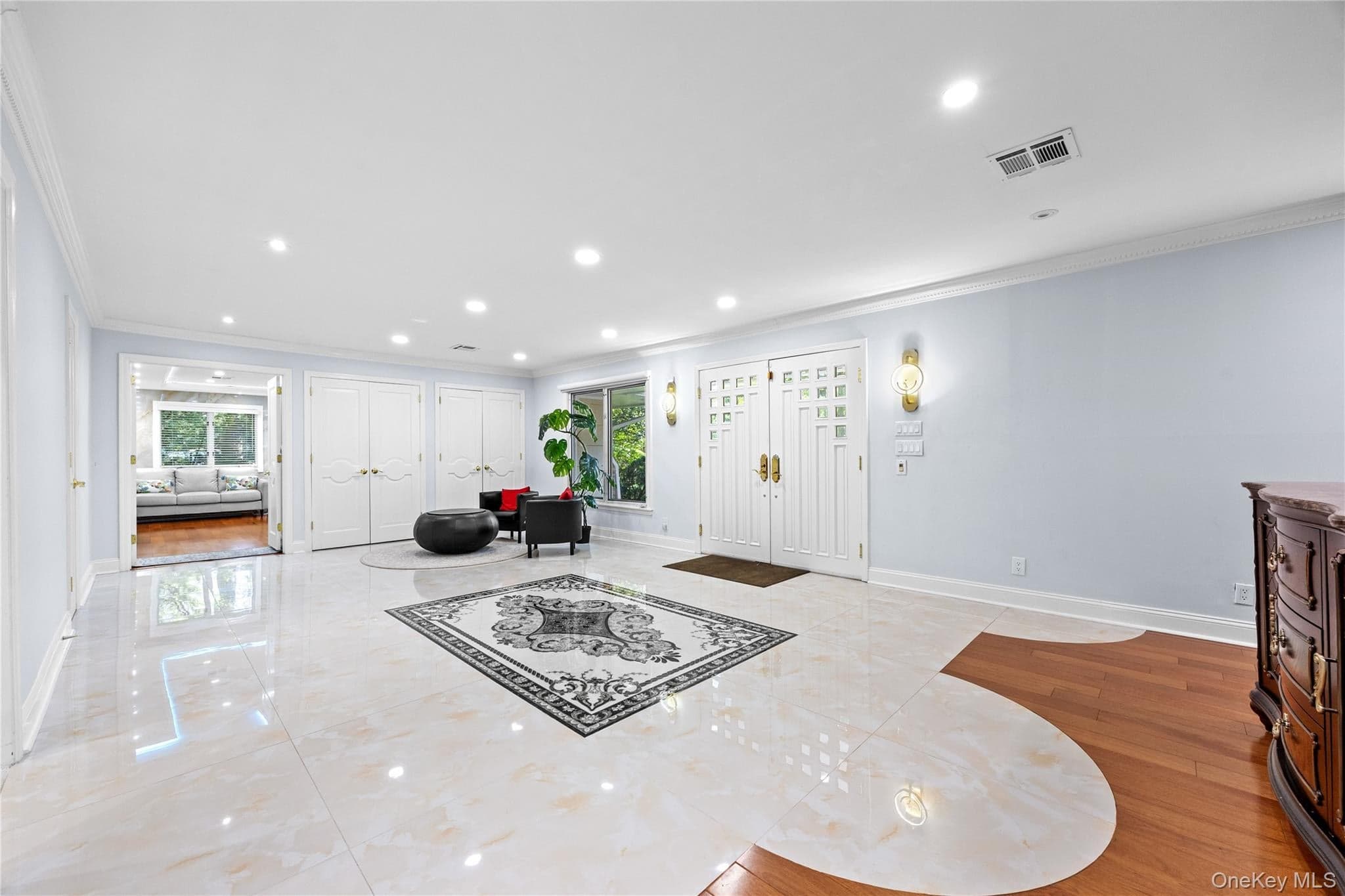 249 Glen Cove Road thumbnail 5