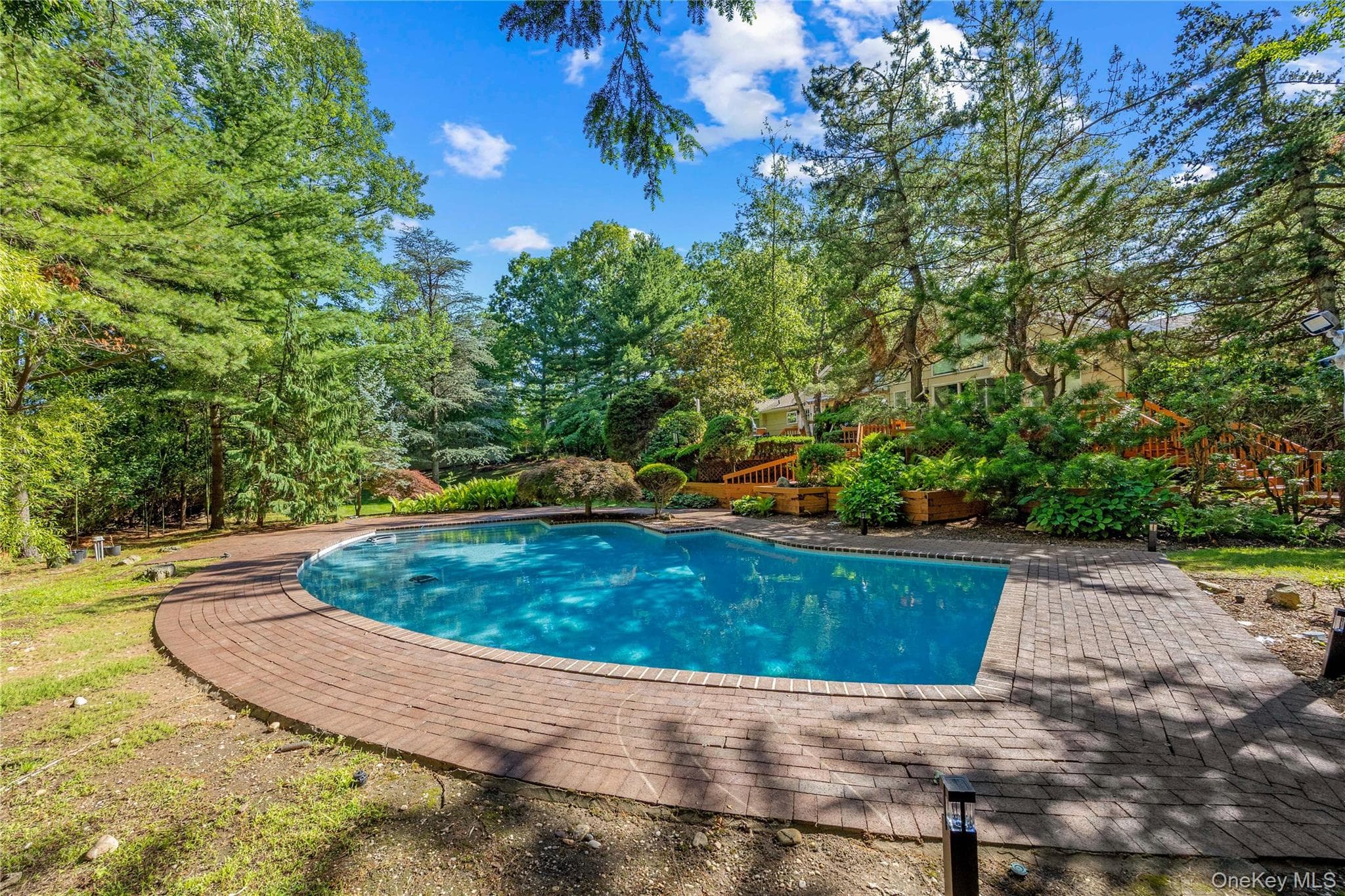 249 Glen Cove Road thumbnail 32
