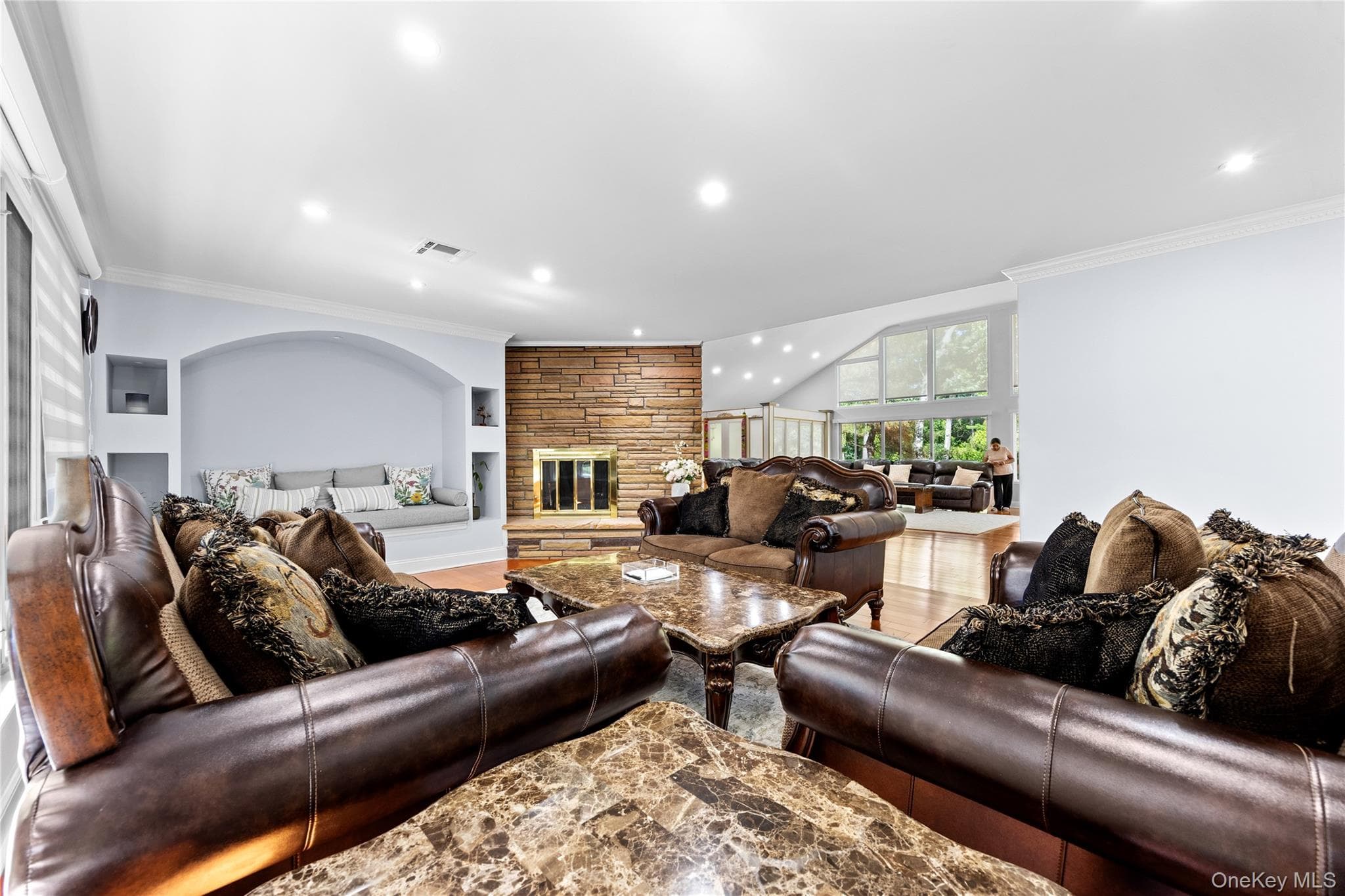 249 Glen Cove Road thumbnail 6