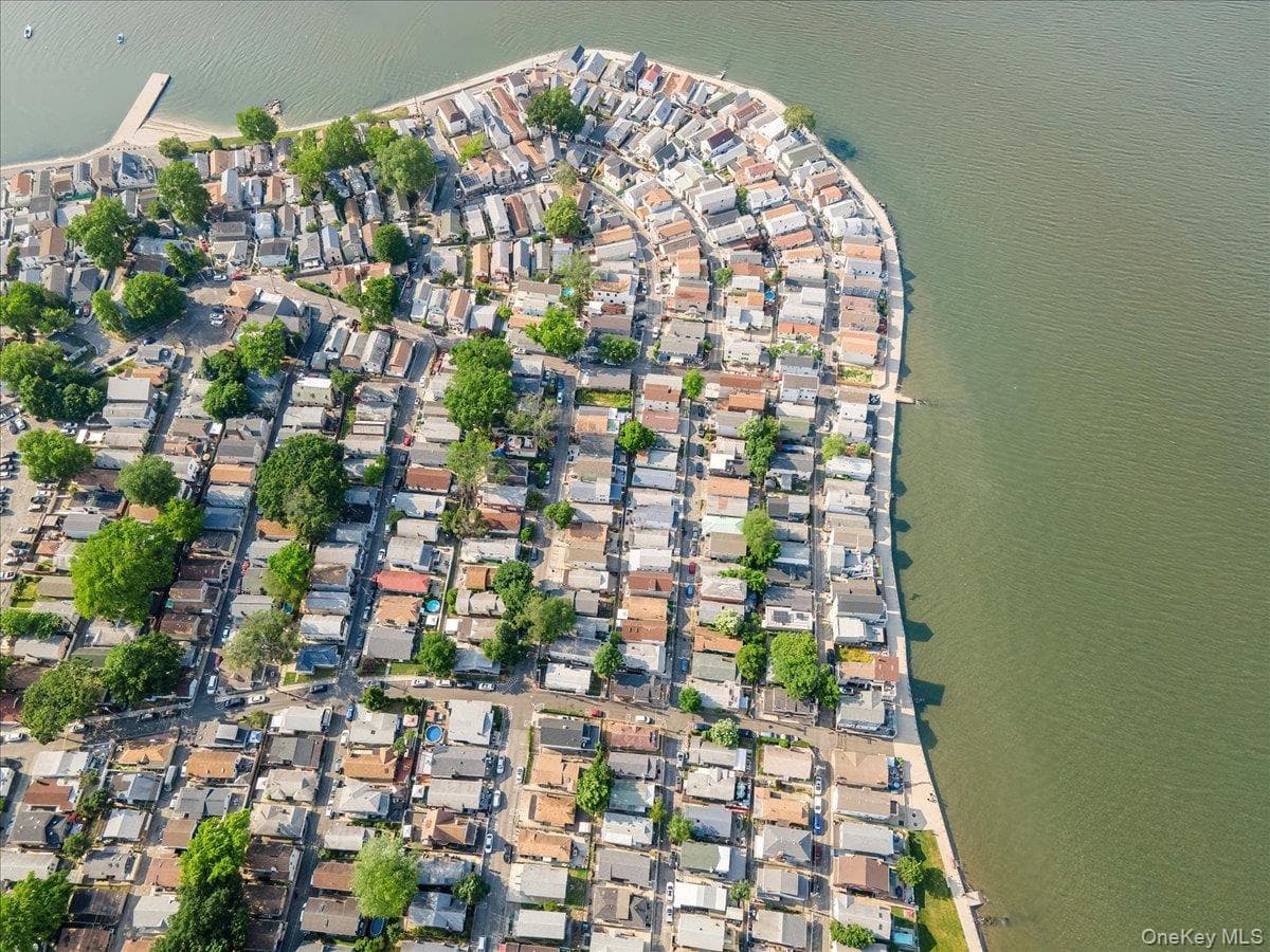 22B Edgewater Park thumbnail 16