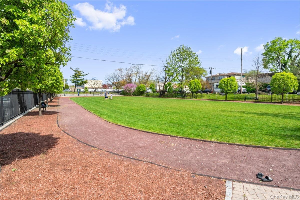 22B Edgewater Park thumbnail 13
