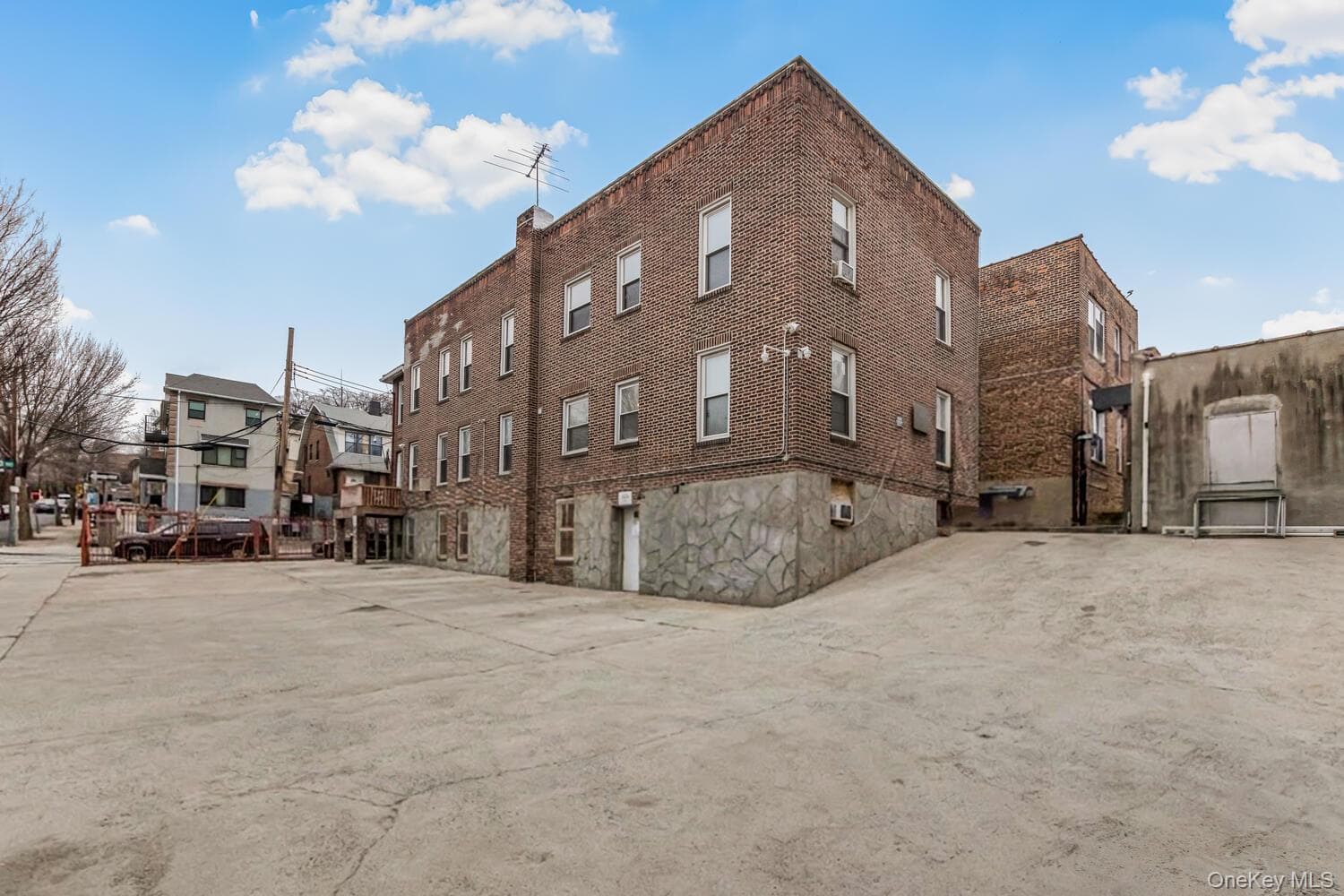 210 W 179th Street thumbnail 2
