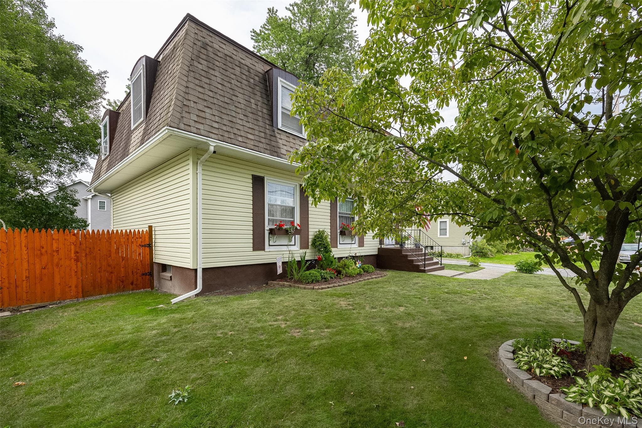 91 Maple Street thumbnail 3