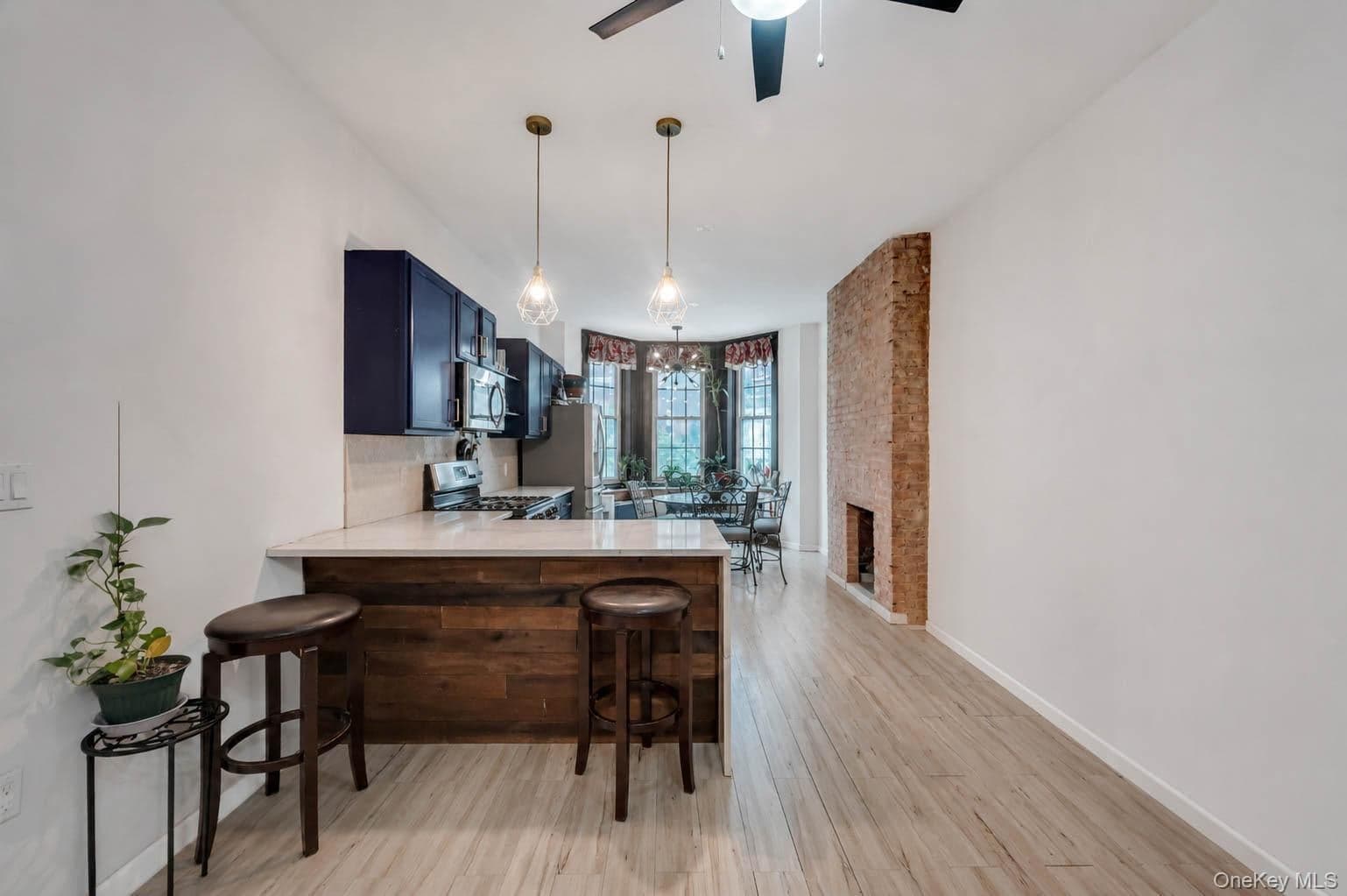 330 E 198th Street thumbnail 16