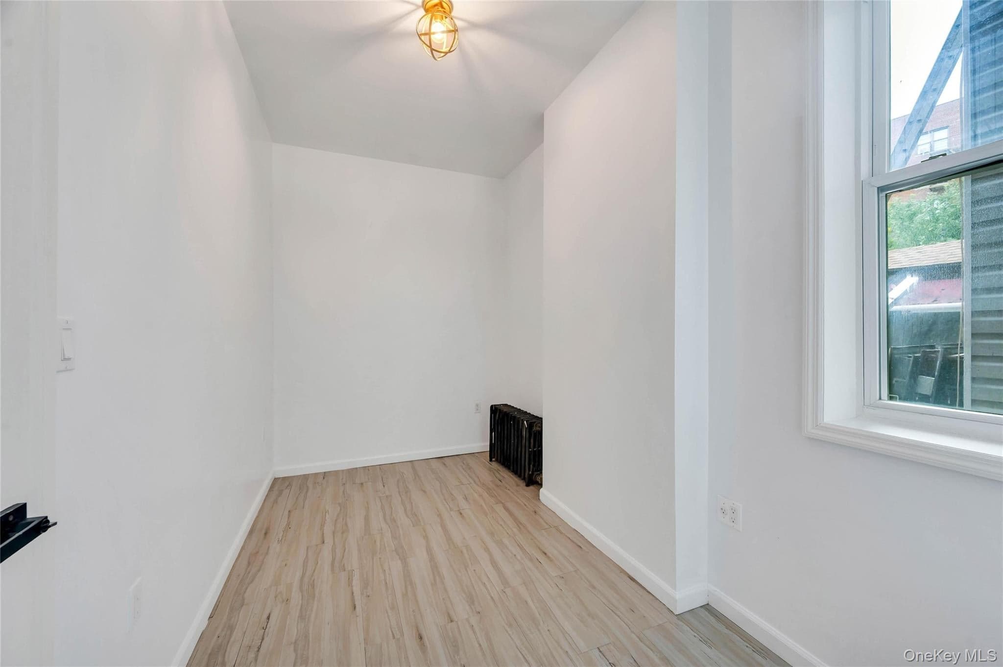 330 E 198th Street thumbnail 18