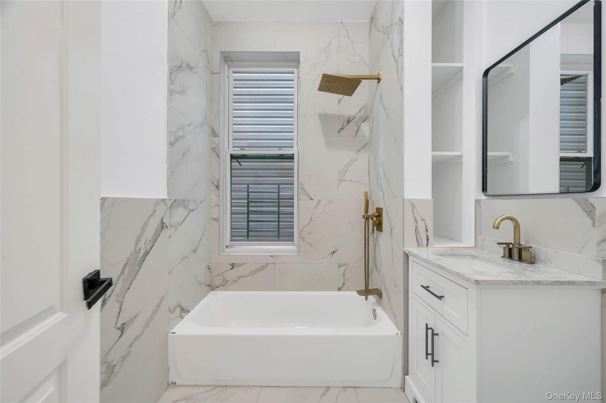 330 E 198th Street thumbnail 13