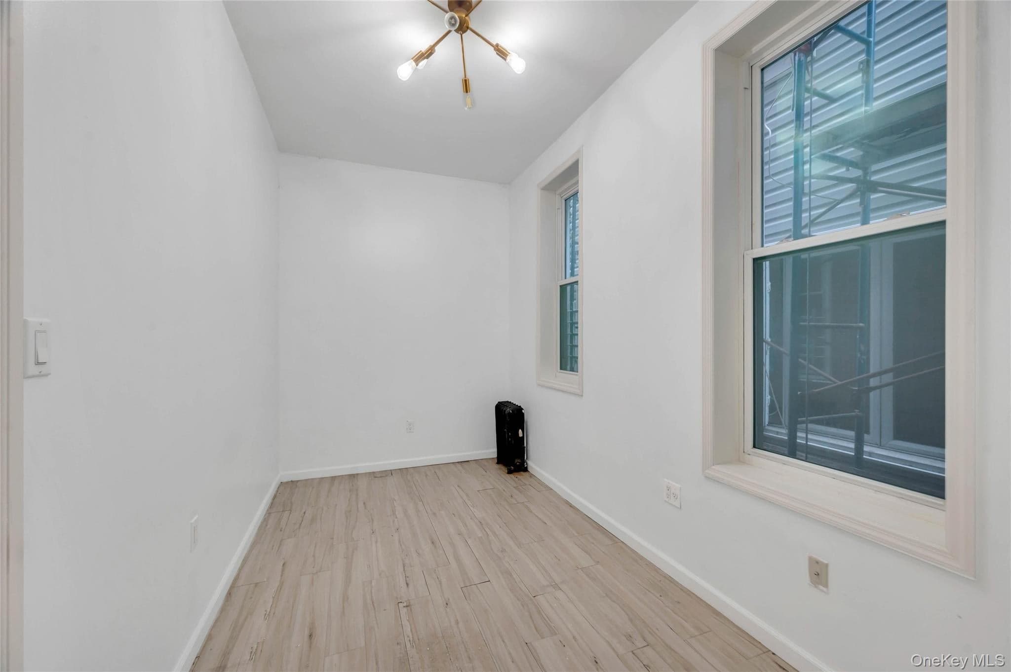 330 E 198th Street thumbnail 9
