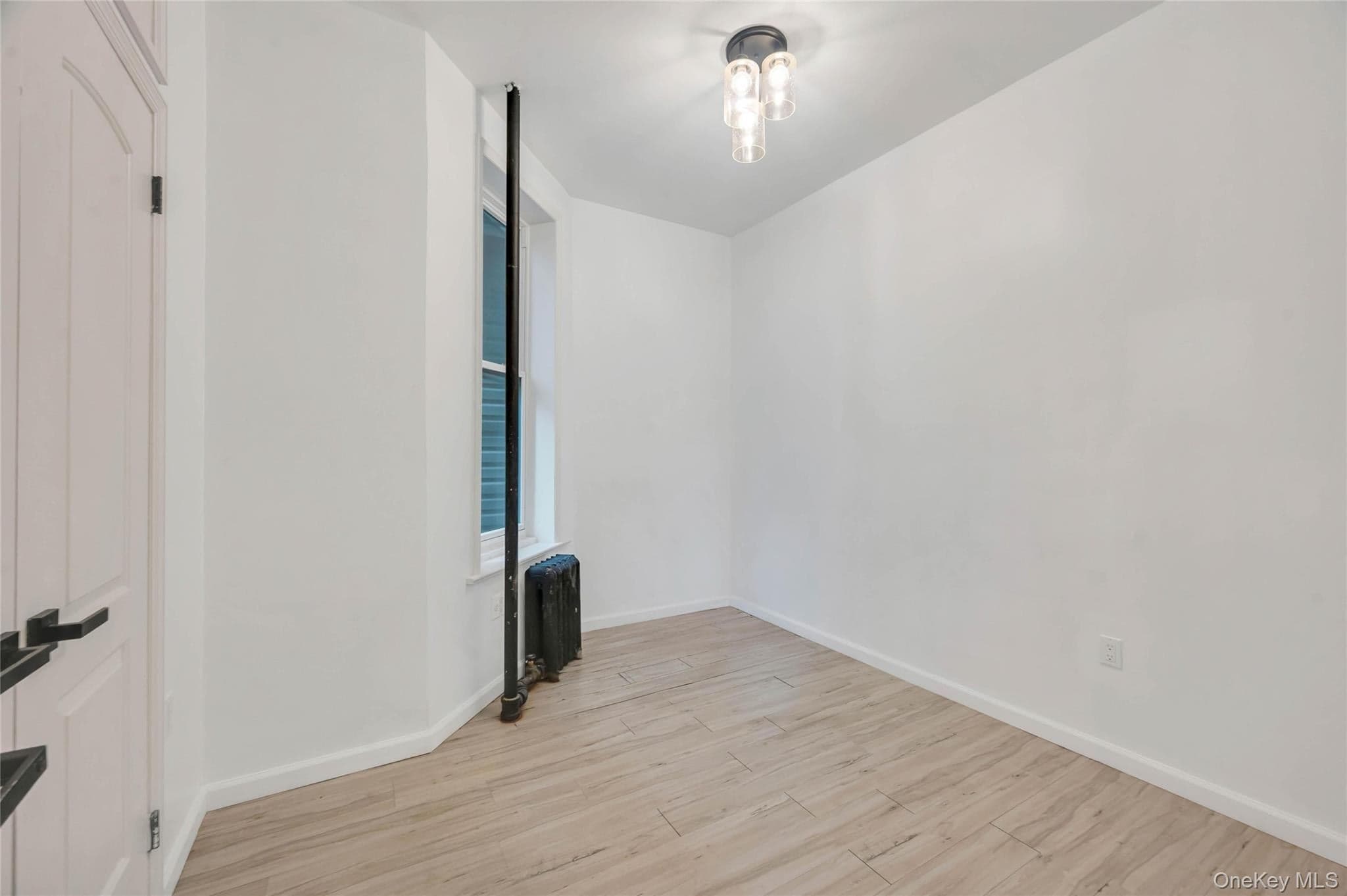 330 E 198th Street thumbnail 11