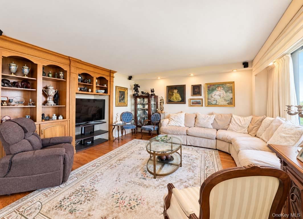 27010 Grand Central Parkway Unit: 18E thumbnail 8