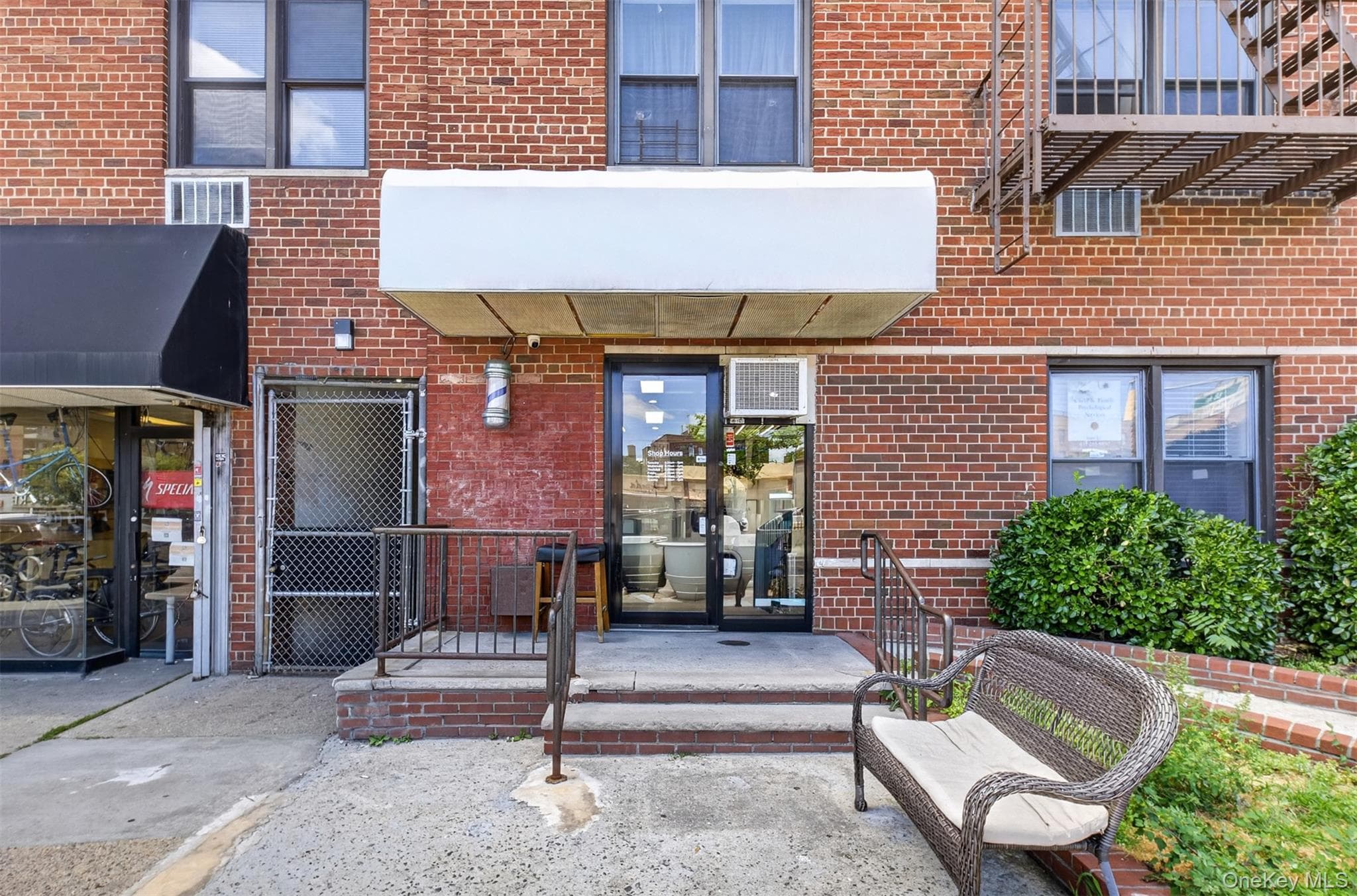 10230 Queens Boulevard Unit: Retails thumbnail 2