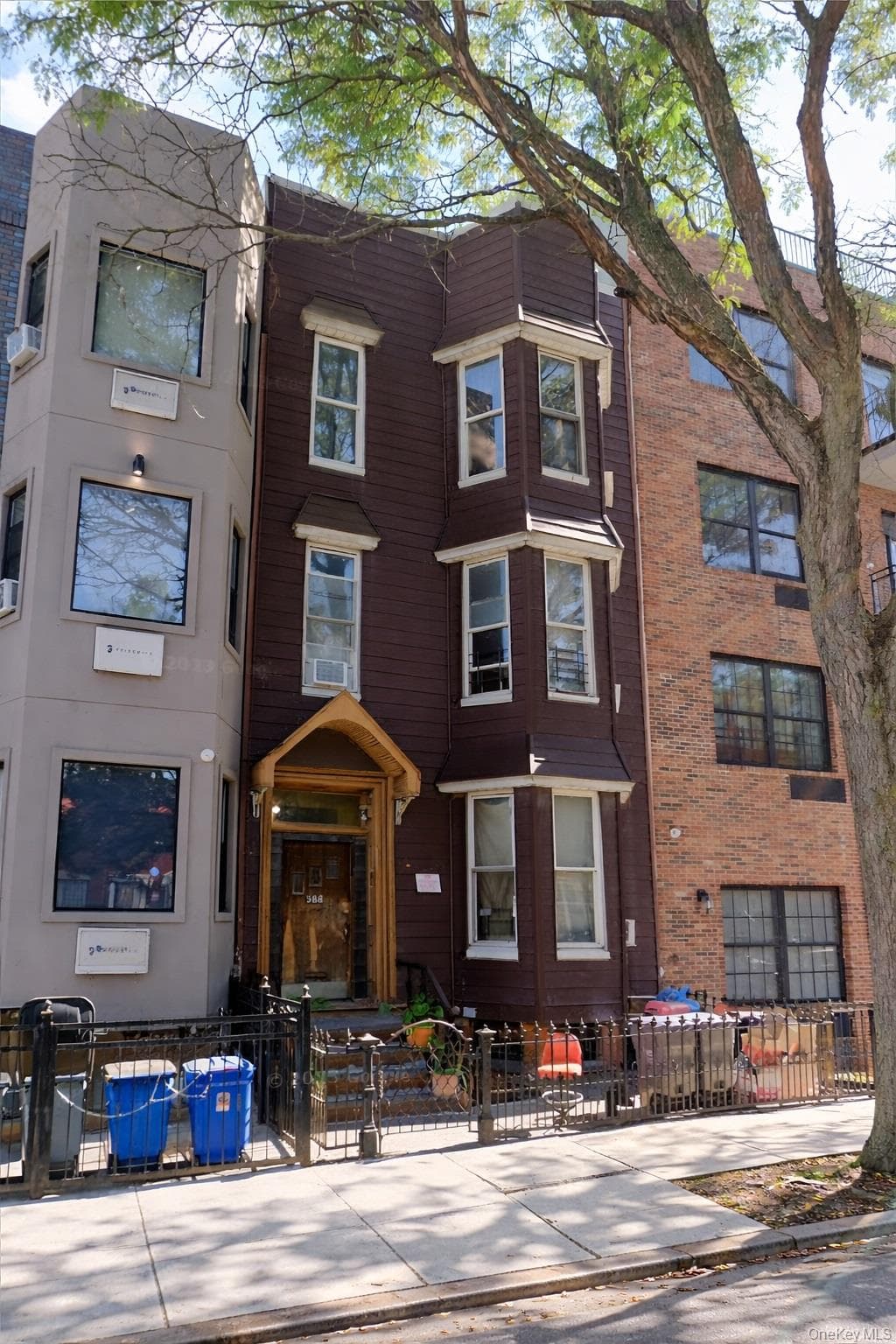 988 Madison Street photo 1