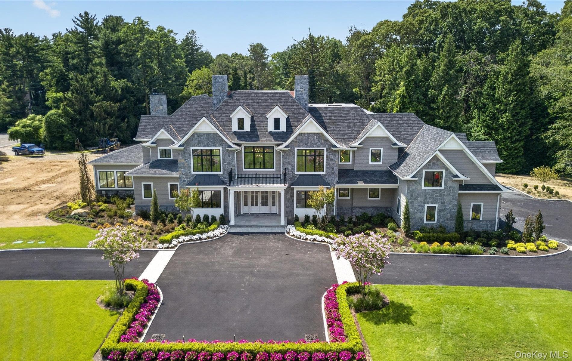2 E Gate Road, Lloyd Harbor