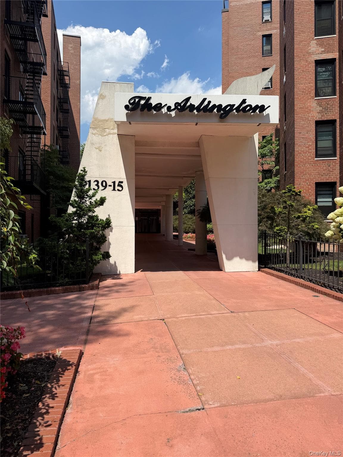 139-15 83rd Avenue Unit: 527, Briarwood