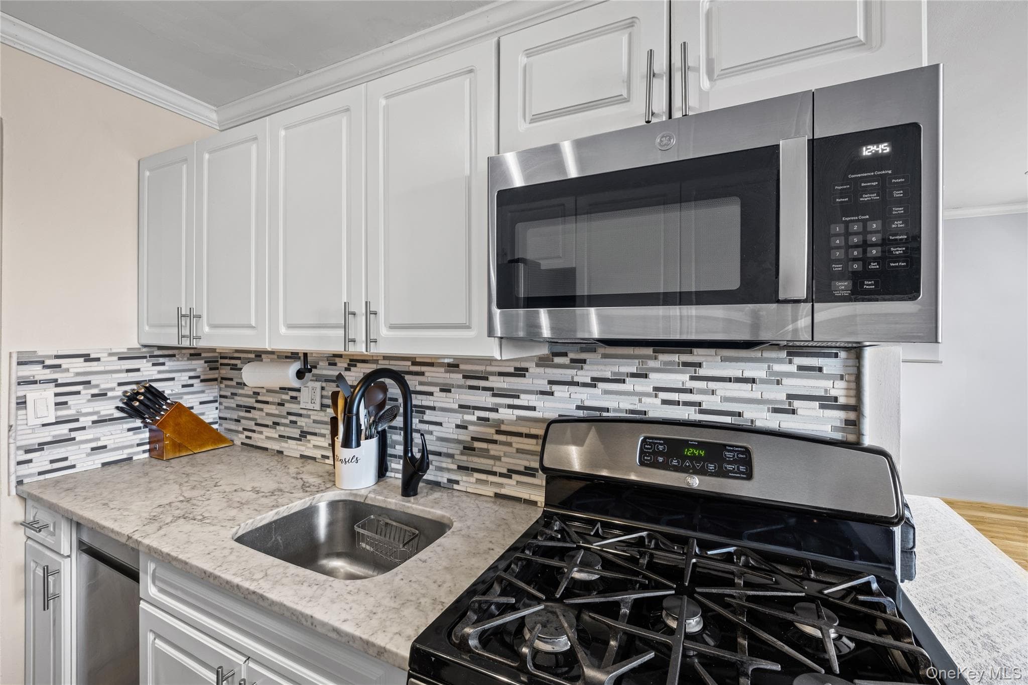 1 E Broadway Unit: 3D thumbnail 14