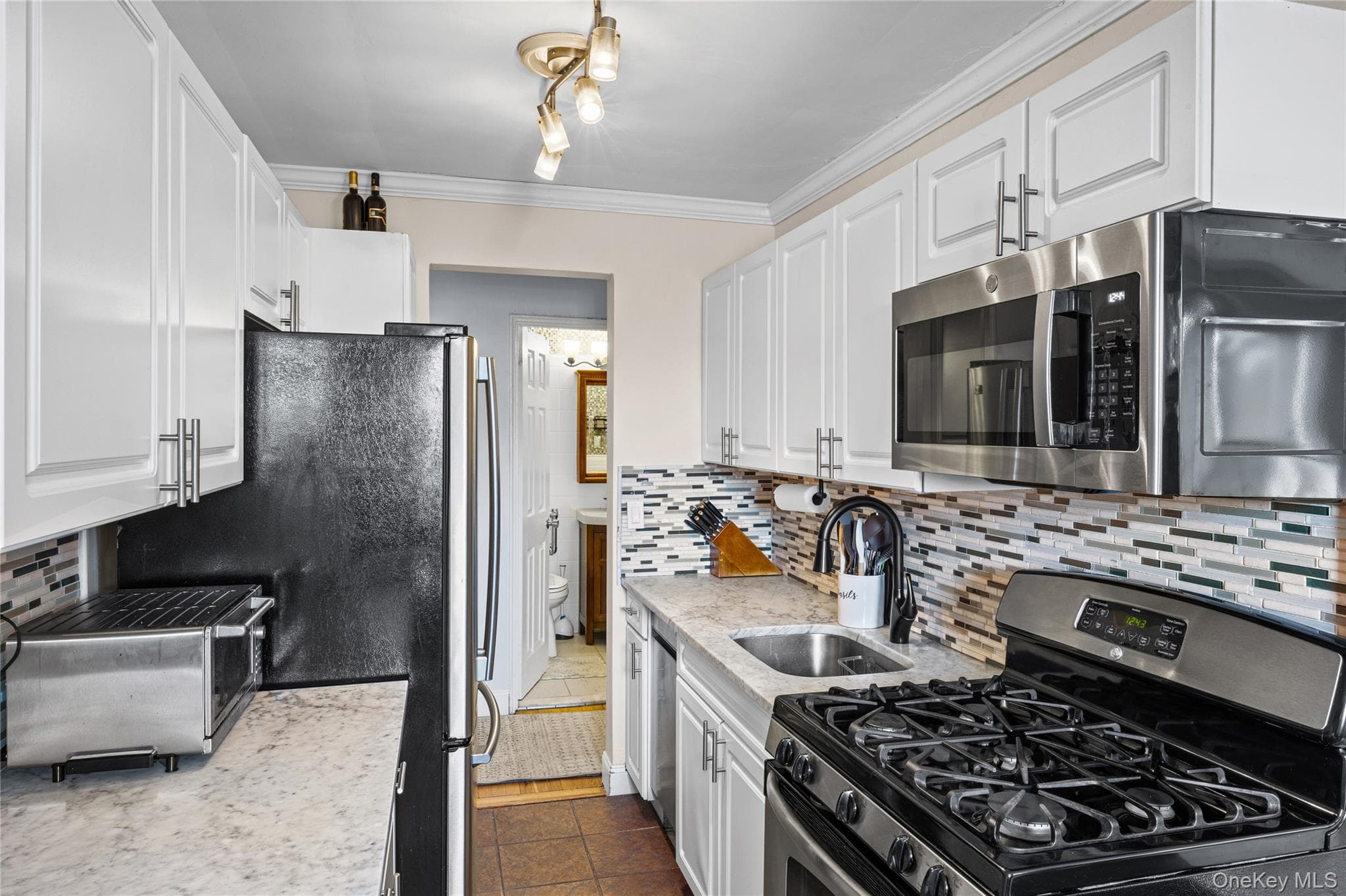 1 E Broadway Unit: 3D thumbnail 12