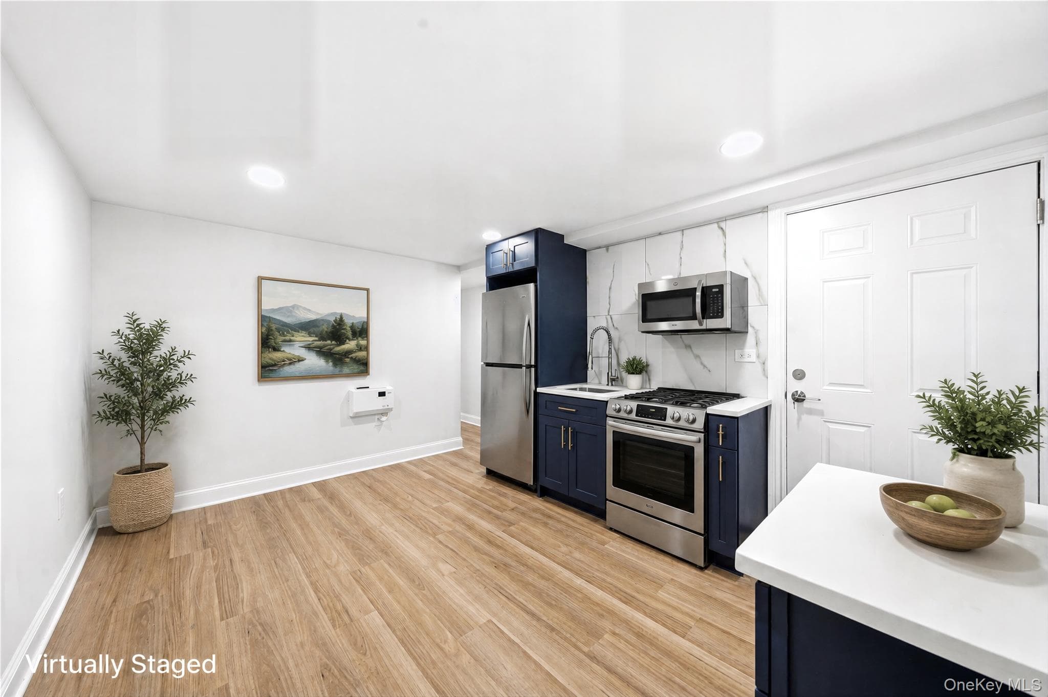 1010 E 230th Street thumbnail 9