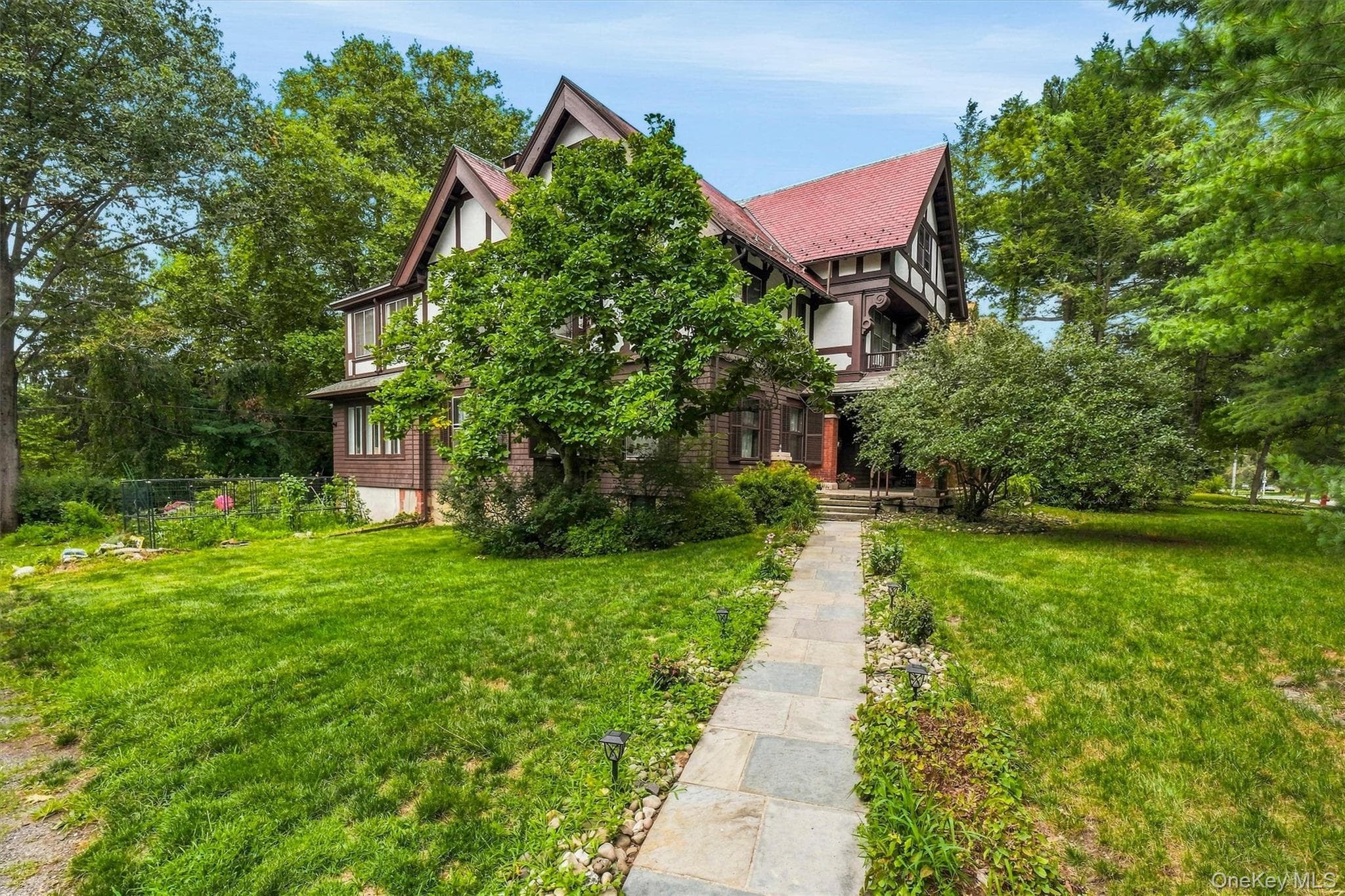 83 Hooker Avenue thumbnail 3