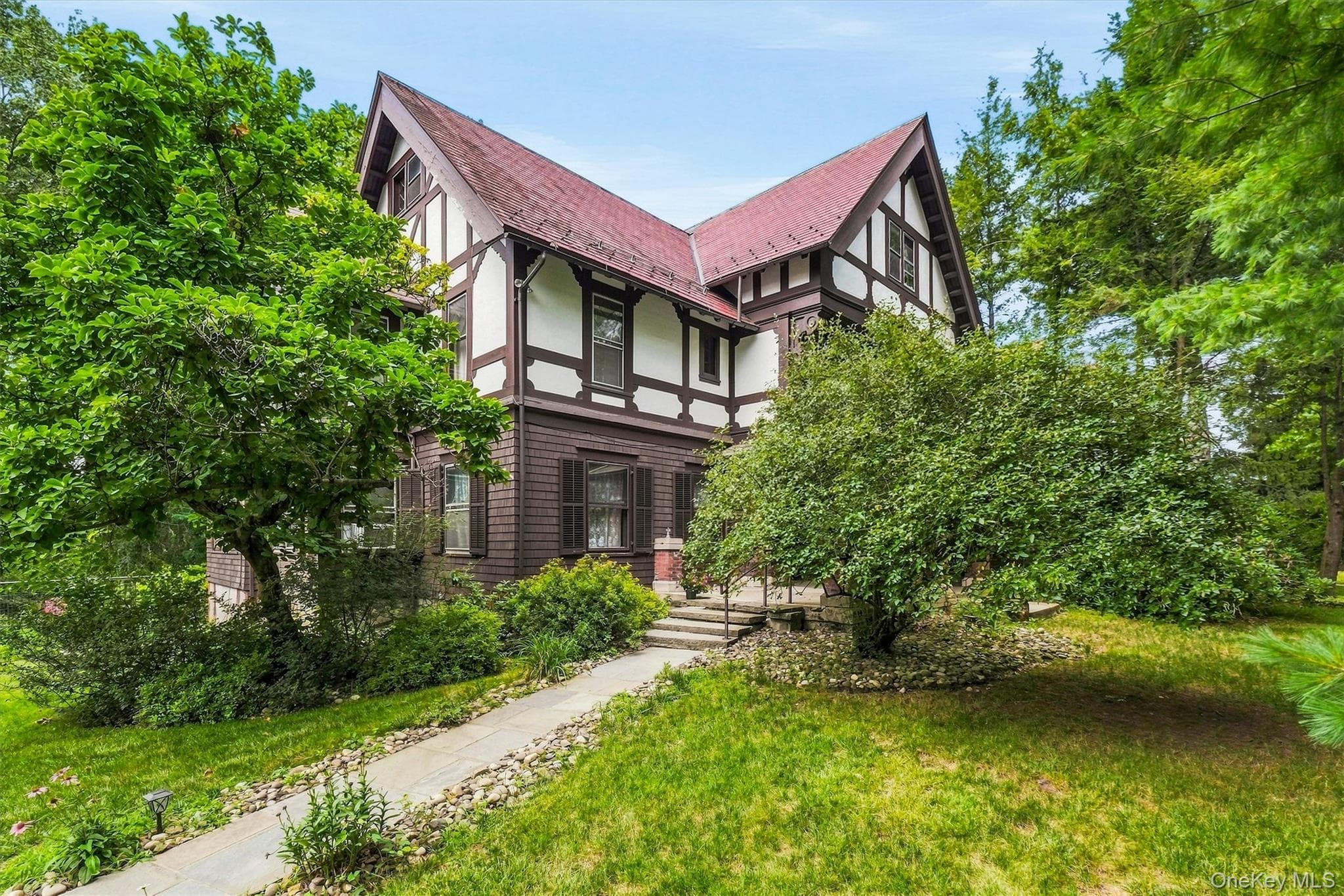 83 Hooker Avenue thumbnail 2