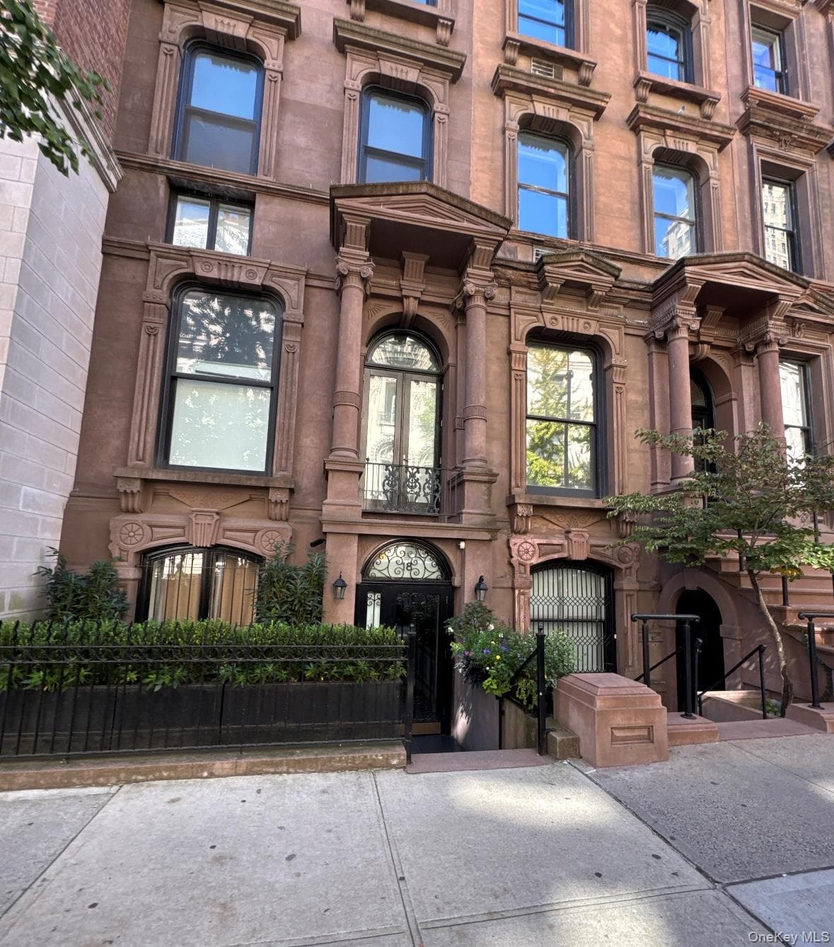 18 E 63rd Street Unit: 1, New York (manhattan)