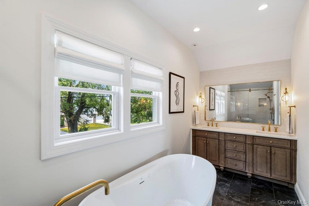 57 Beach Road thumbnail 14