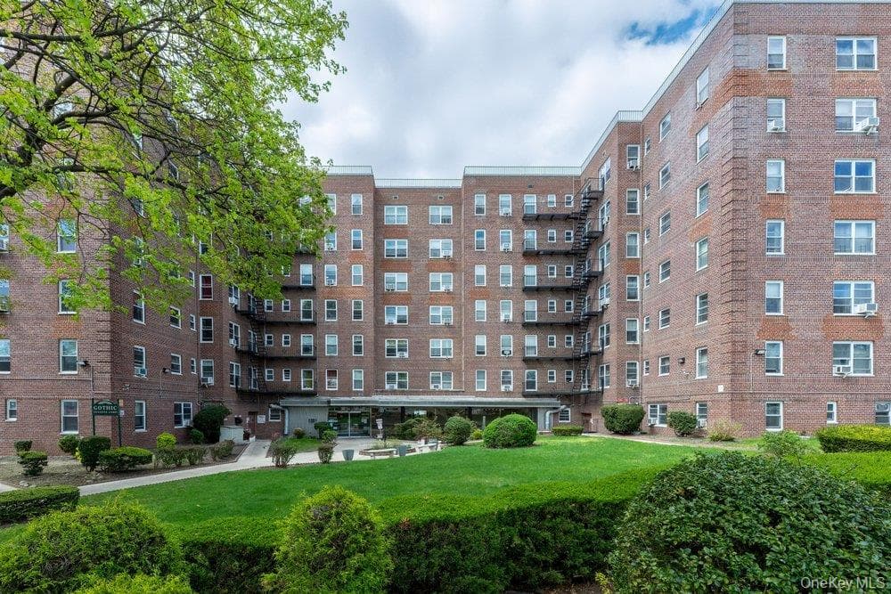 84-50 169th Street St Unit: 611, Jamaica Hills