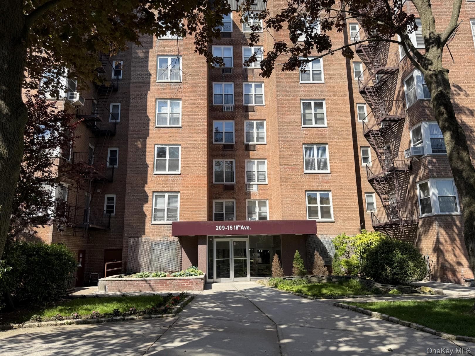 209-15 18th Avenue Unit: 4K, Bayside