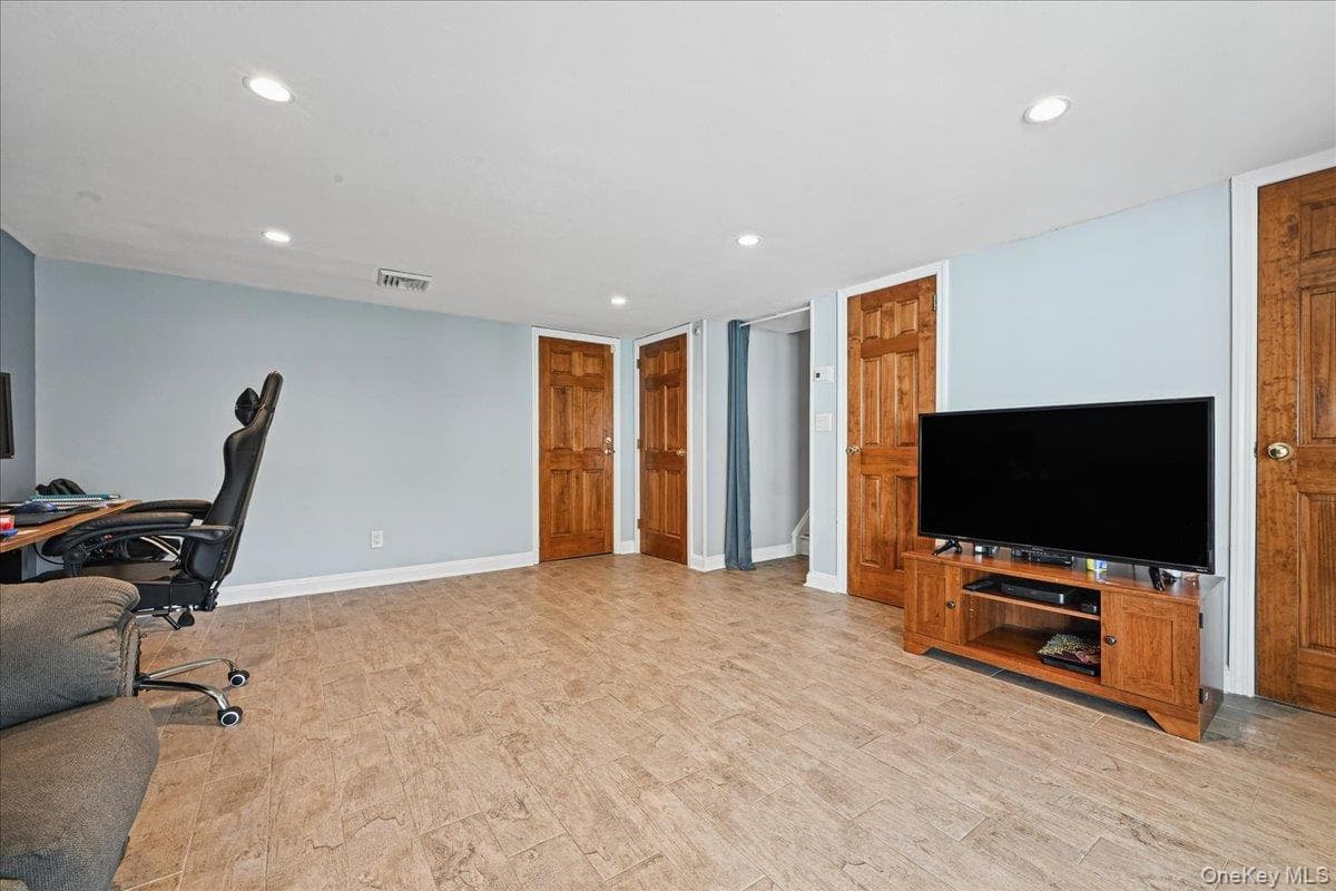 698 Edgewood Drive thumbnail 25