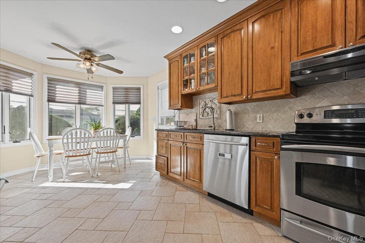 698 Edgewood Drive thumbnail 5