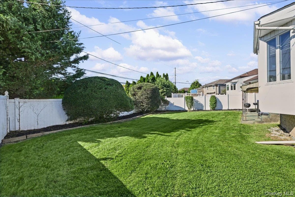 698 Edgewood Drive thumbnail 35