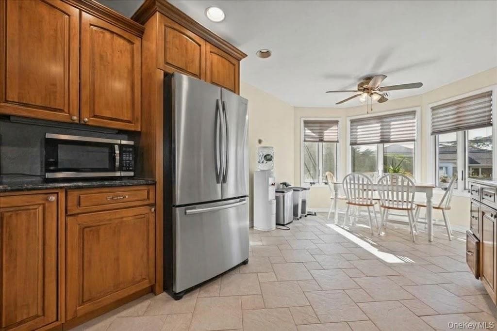 698 Edgewood Drive thumbnail 6