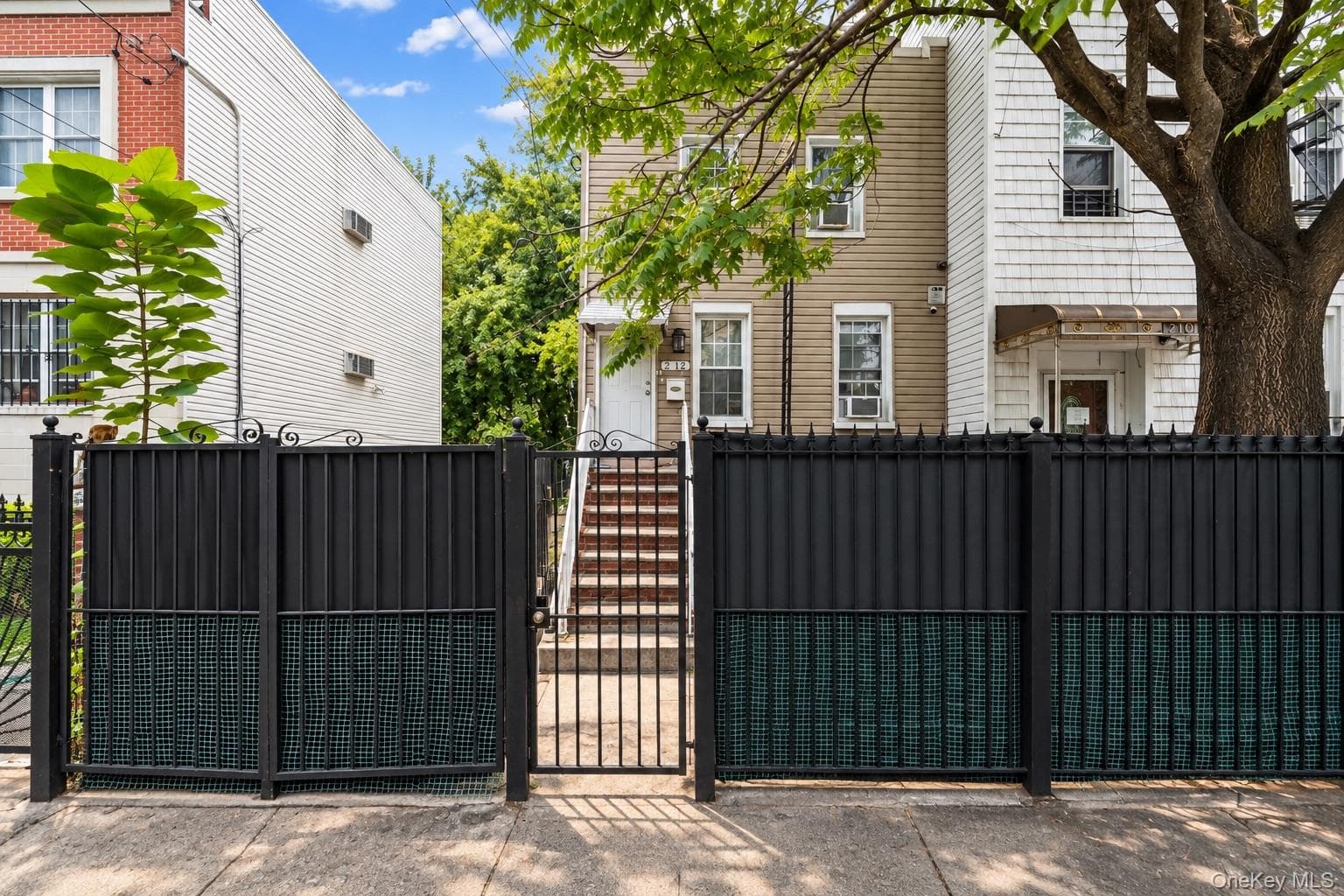 212 Bradford Street thumbnail 3
