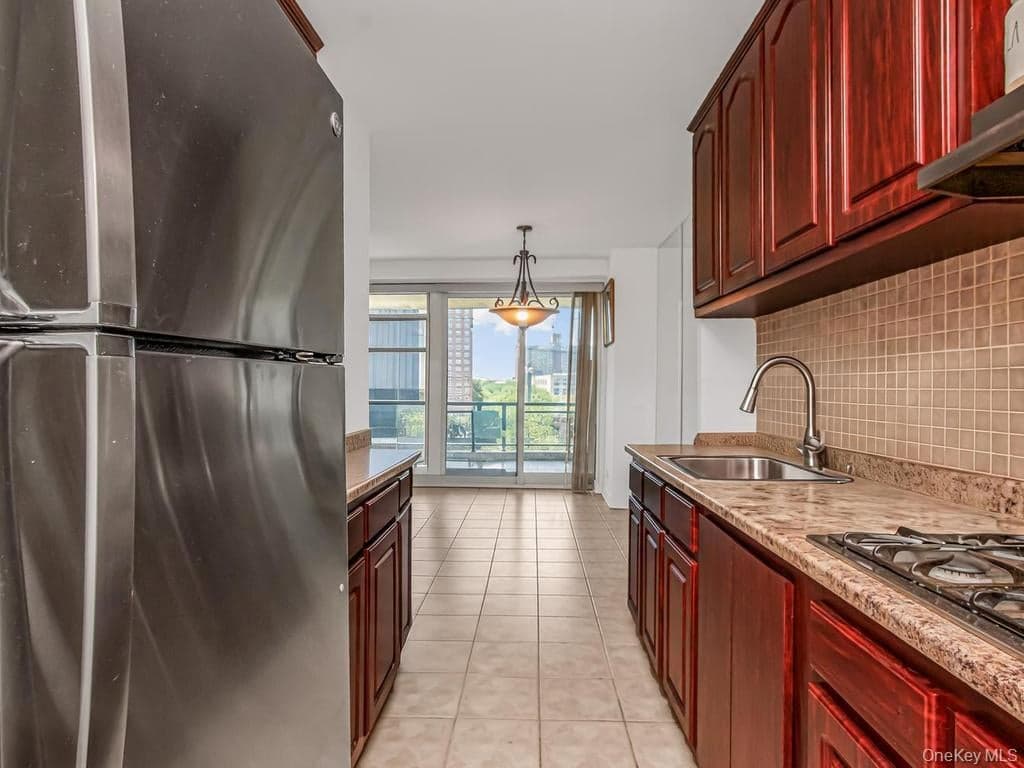 875 Morrison Avenue Unit: 6B thumbnail 4