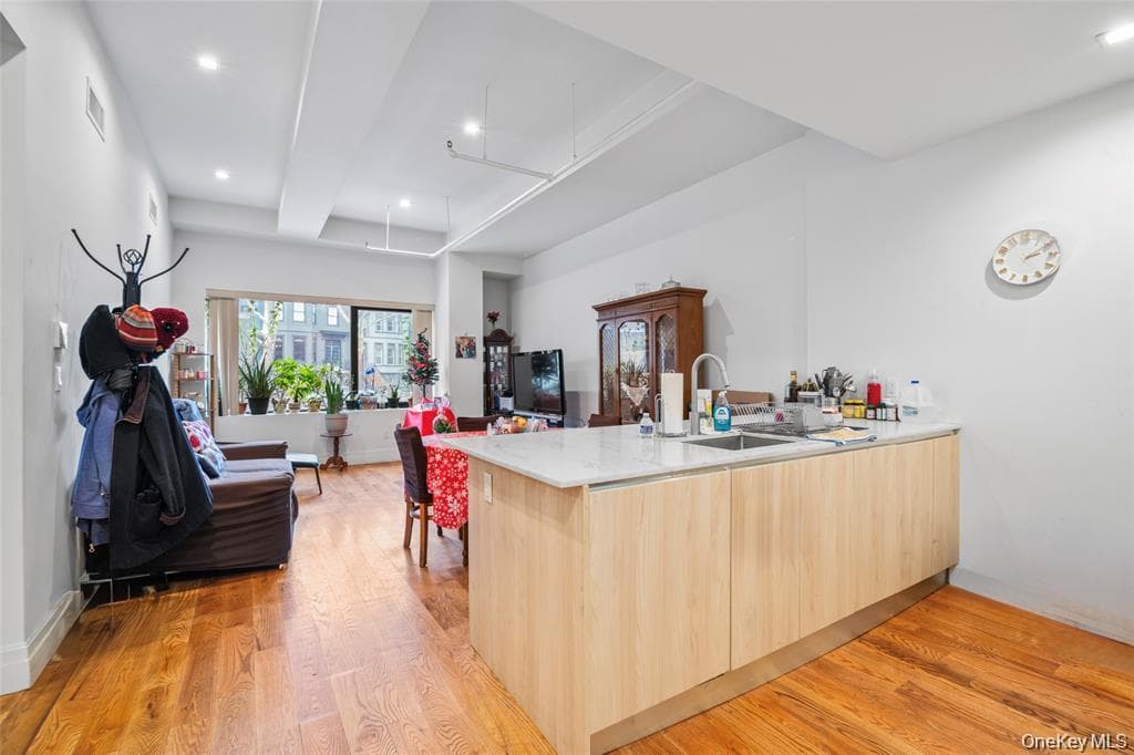 850 Metropolitan Avenue Unit: 1E thumbnail 6