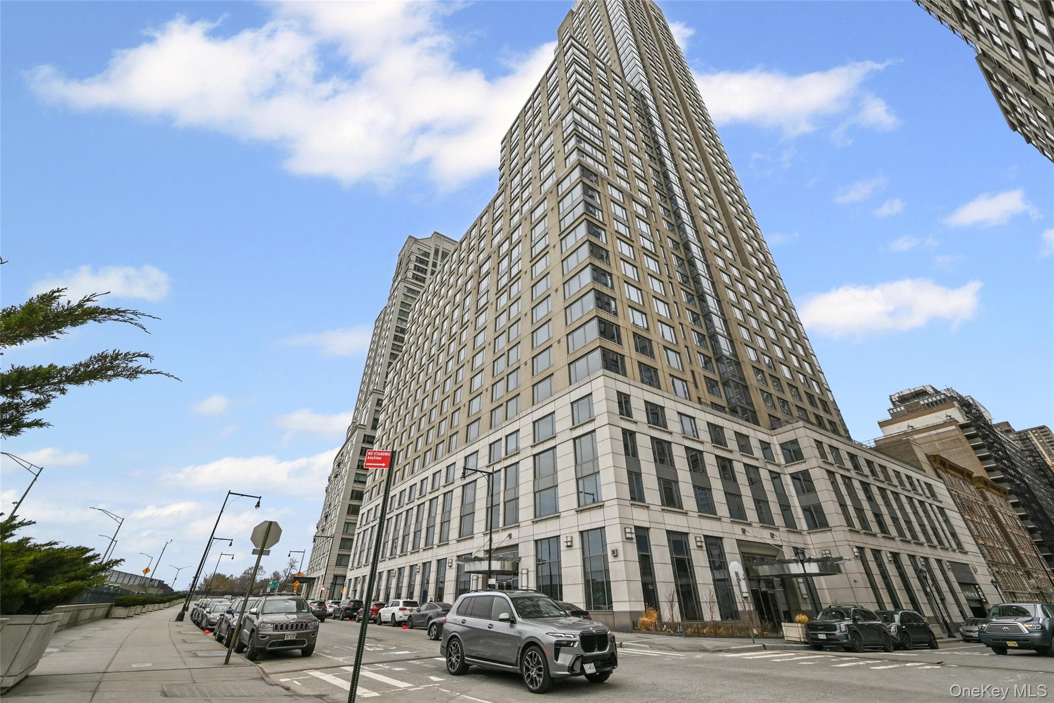 220 Riverside Boulevard Unit: 19L, New York (manhattan)