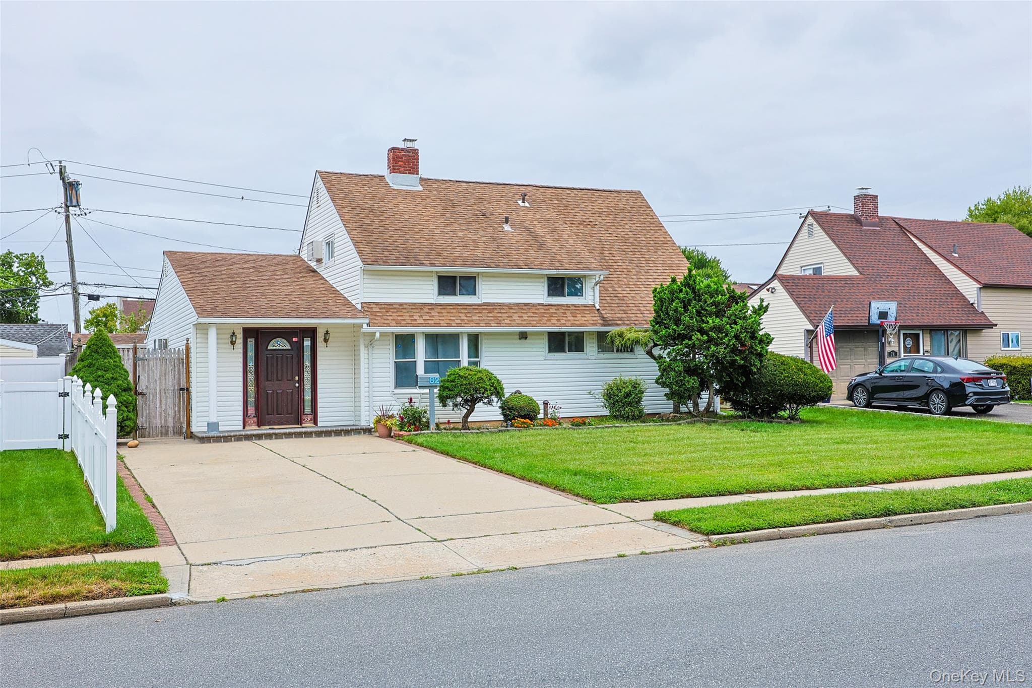82 Lantern Road, Hicksville