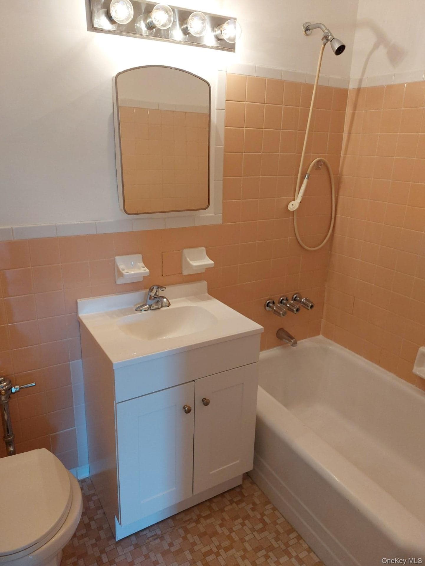 679 Warburton Avenue Unit: 1L thumbnail 7
