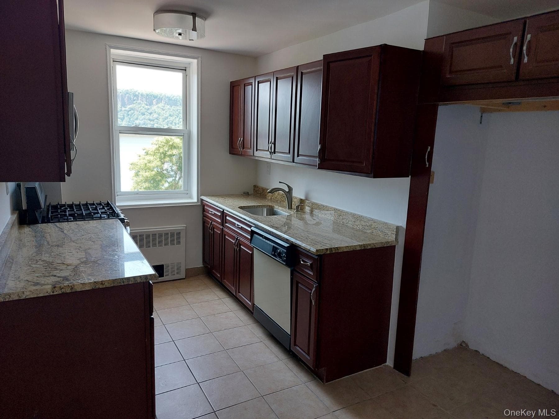 679 Warburton Avenue Unit: 1L thumbnail 5