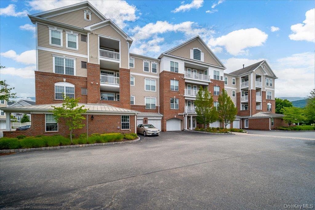732 Regency Drive thumbnail 2