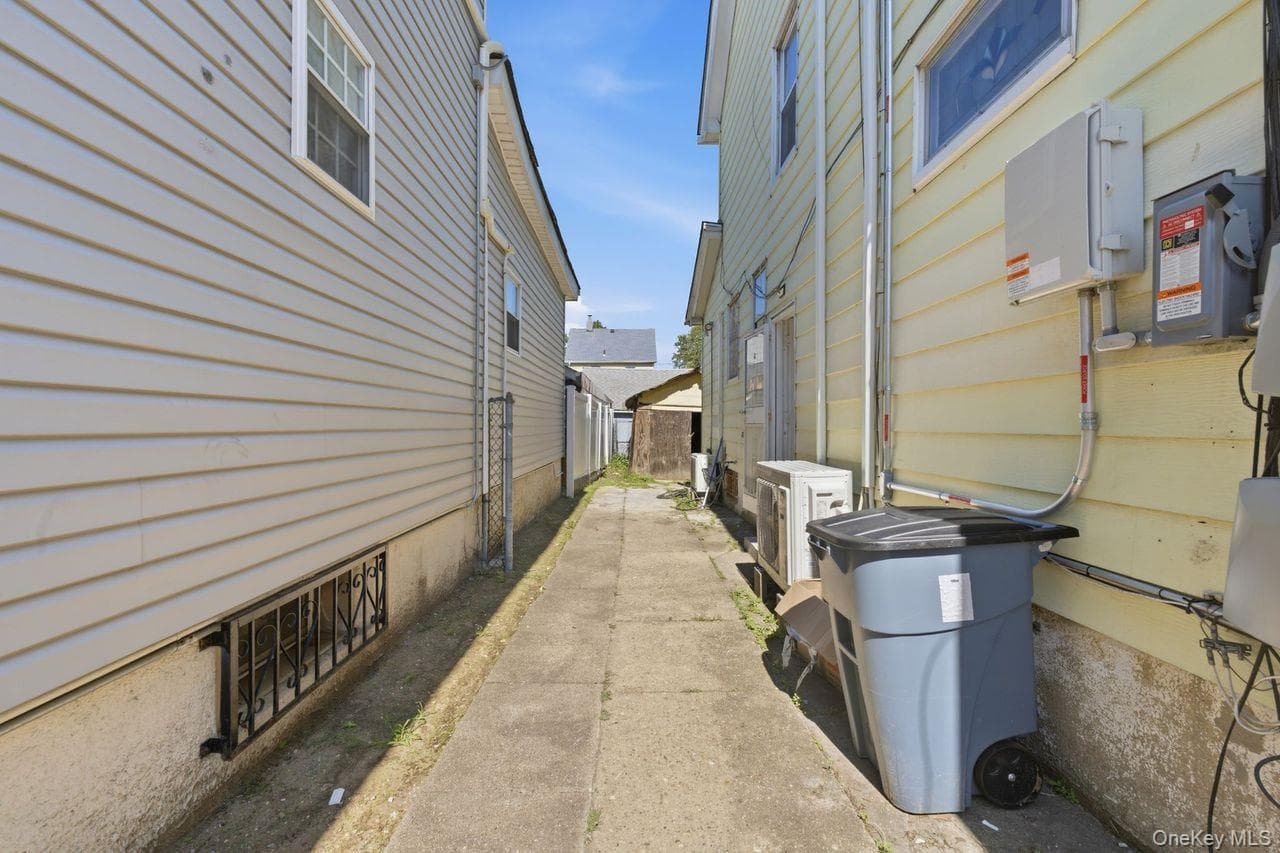 113-29 Colfax Street thumbnail 31