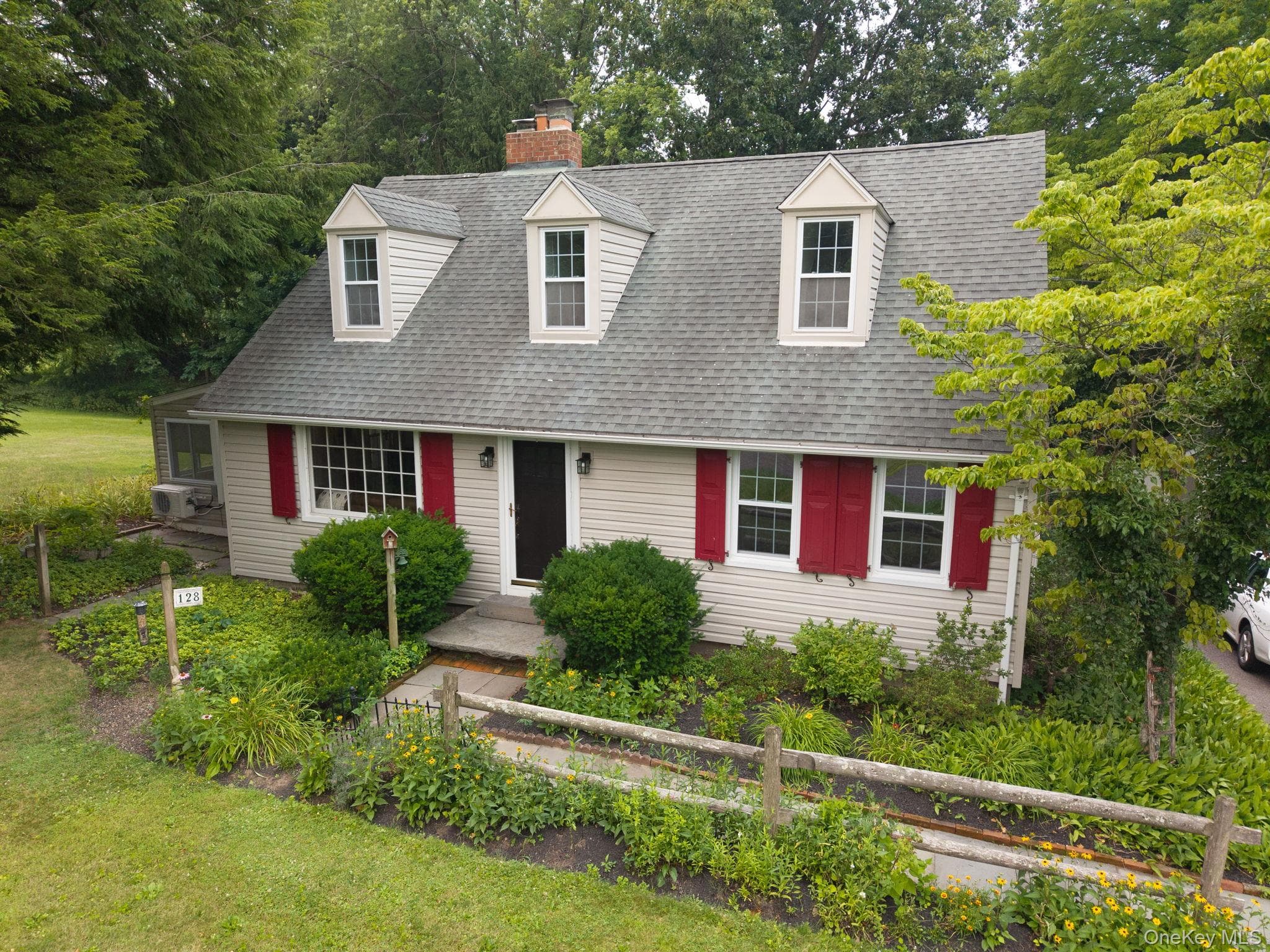 128 Rosa Lane photo 1