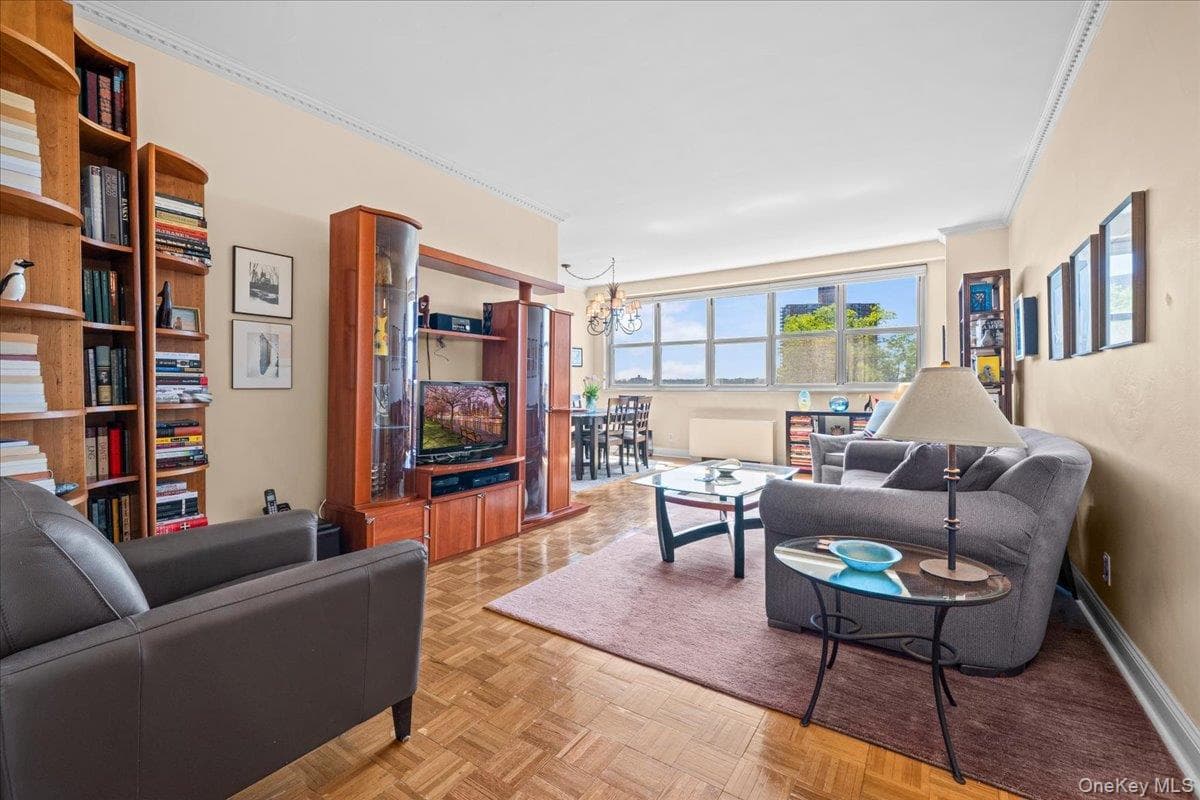 555 Kappock Street Unit: 2T, Bronx