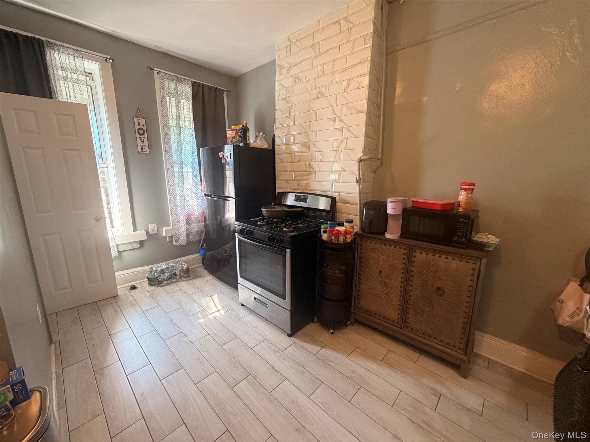 433 Wyona Street thumbnail 8