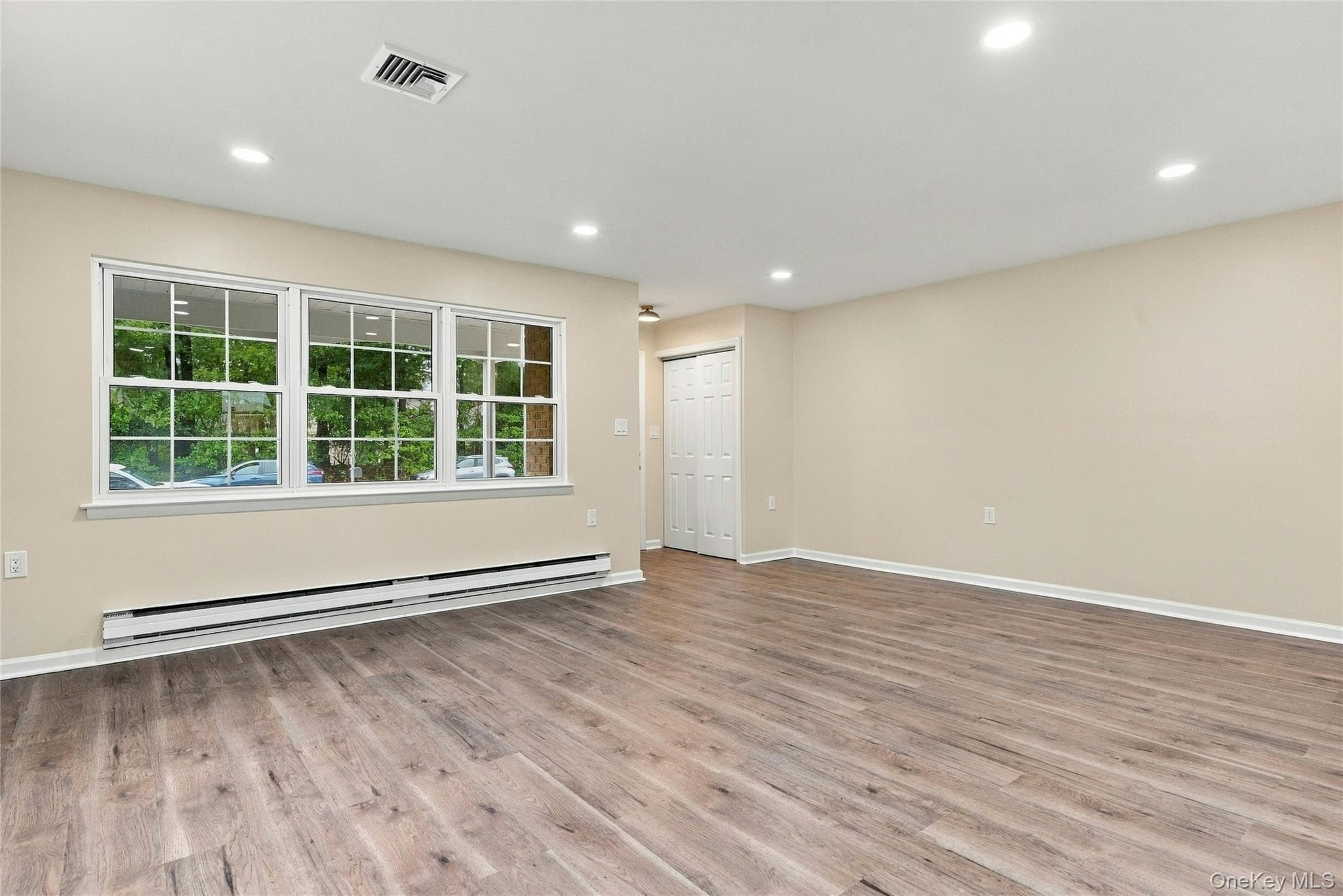 257 Edinburgh Drive thumbnail 11