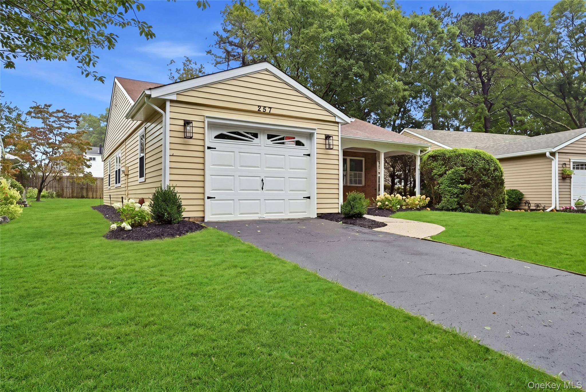 257 Edinburgh Drive thumbnail 2